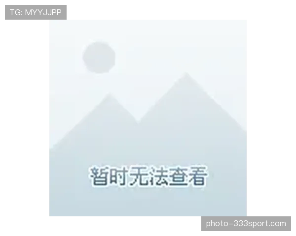 在篮球比赛中,球员做出连续动作时,如何判定持球是否违例? 在篮球比赛中,球员做出连续动作时,如何判定持球是否违例?